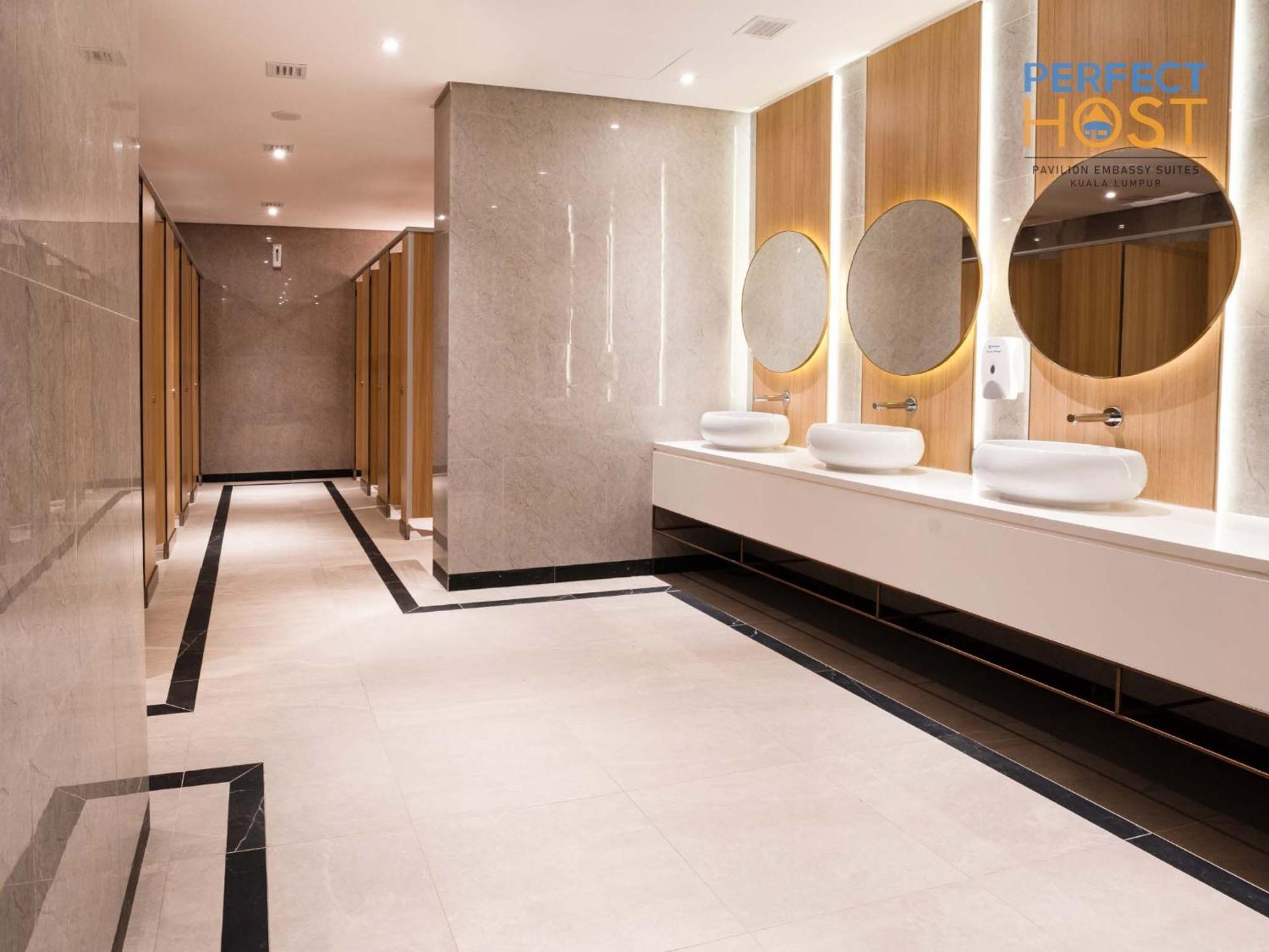 Pavilion Embassy Suites Kl By Perfect Host Kuala Lumpur Exterior foto