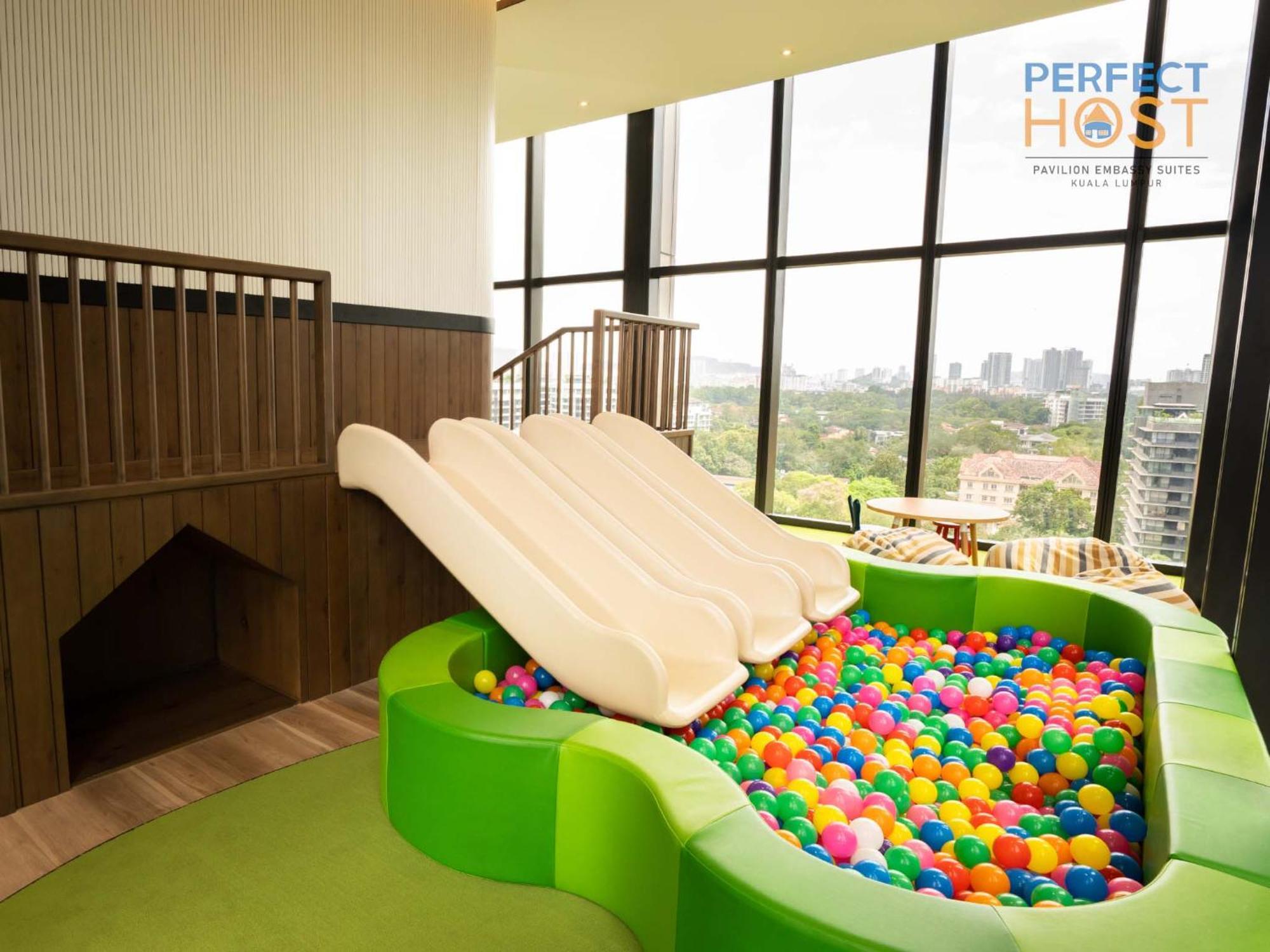 Pavilion Embassy Suites Kl By Perfect Host Kuala Lumpur Exterior foto